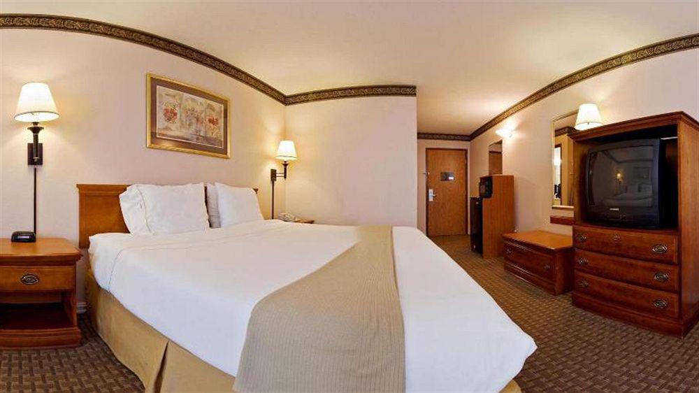 Holiday Inn Express North Tyler Bagian luar foto