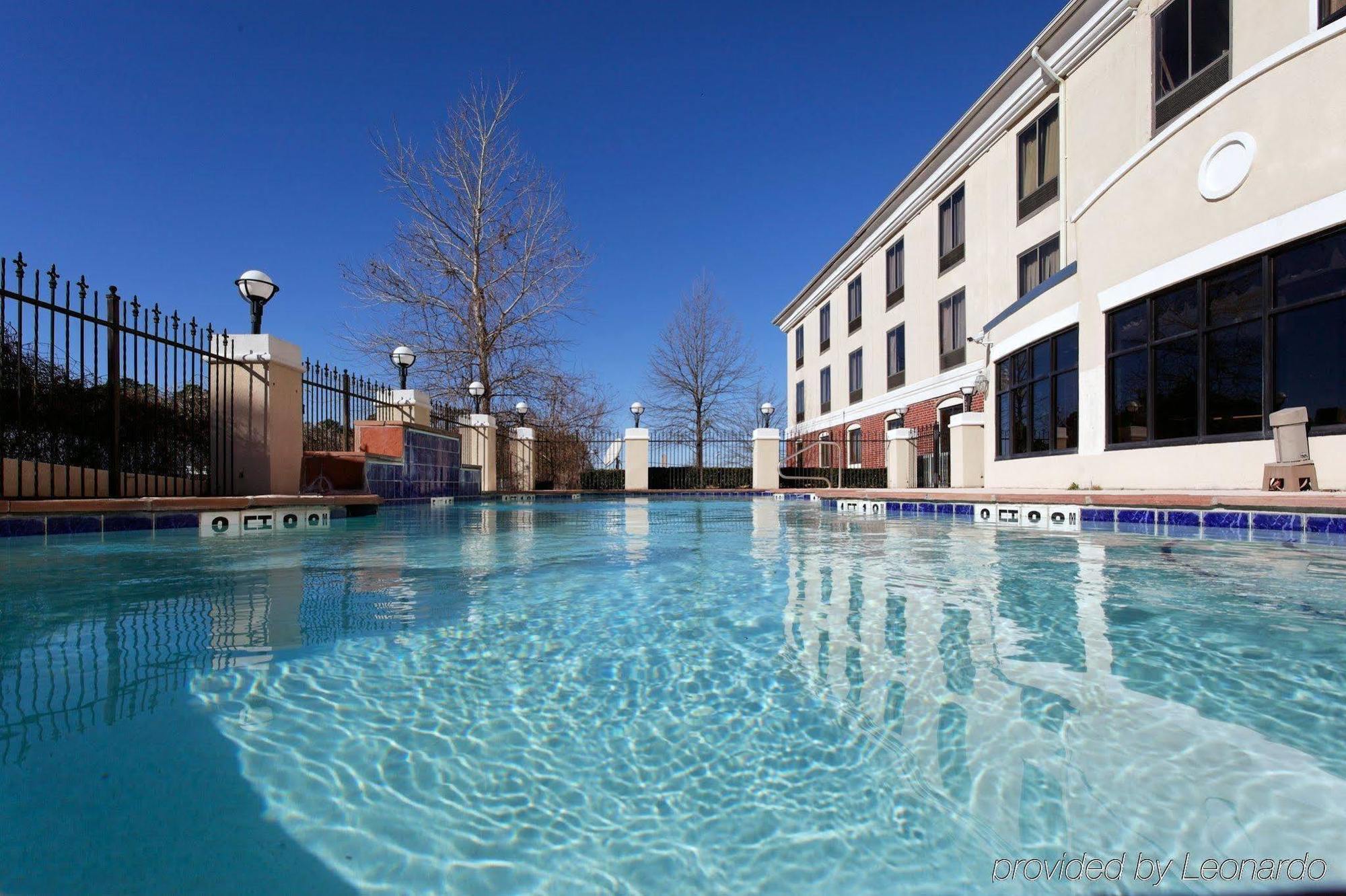 Holiday Inn Express North Tyler Bagian luar foto