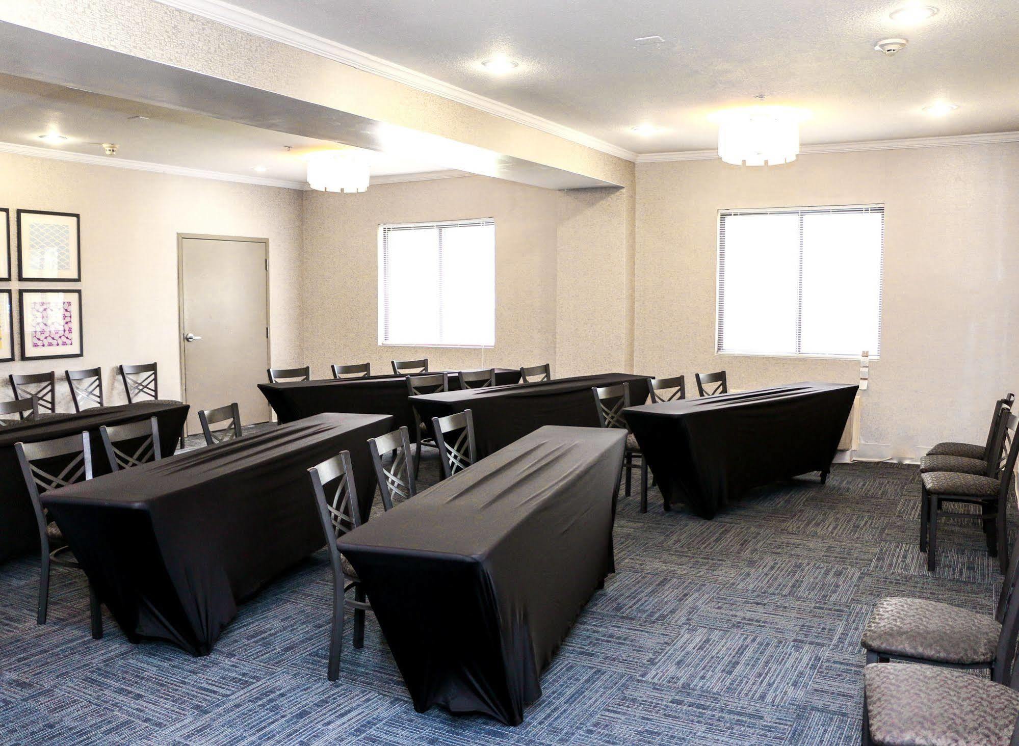 Holiday Inn Express North Tyler Bagian luar foto