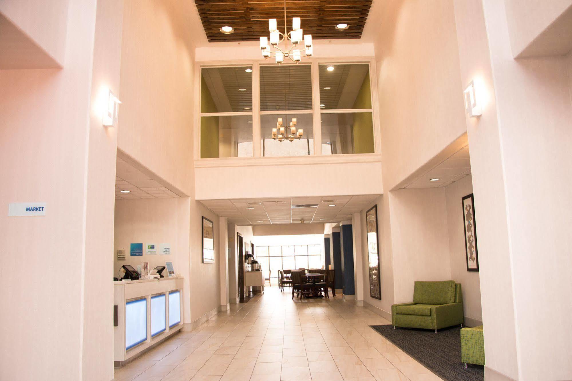 Holiday Inn Express North Tyler Bagian luar foto