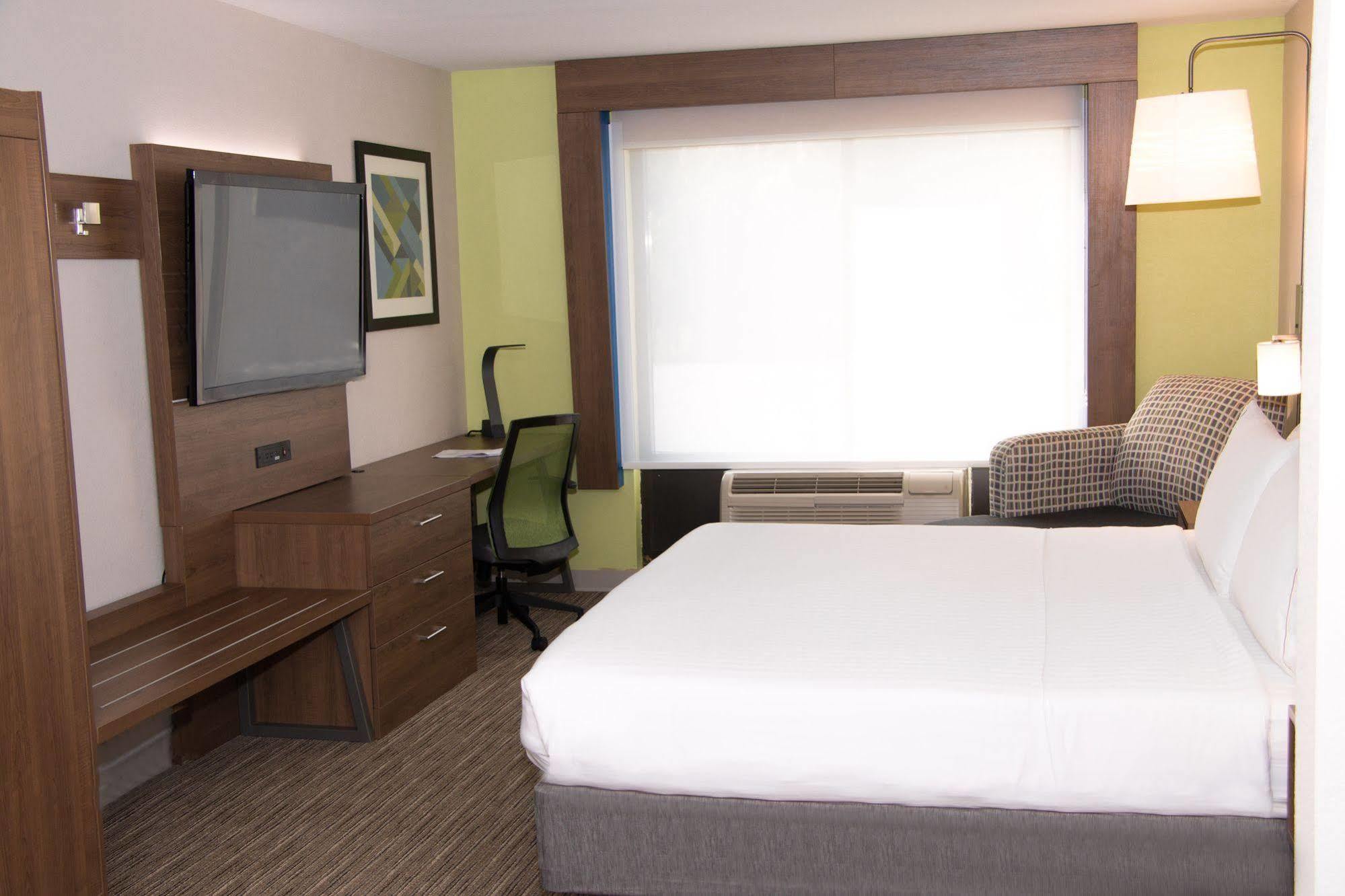Holiday Inn Express North Tyler Bagian luar foto