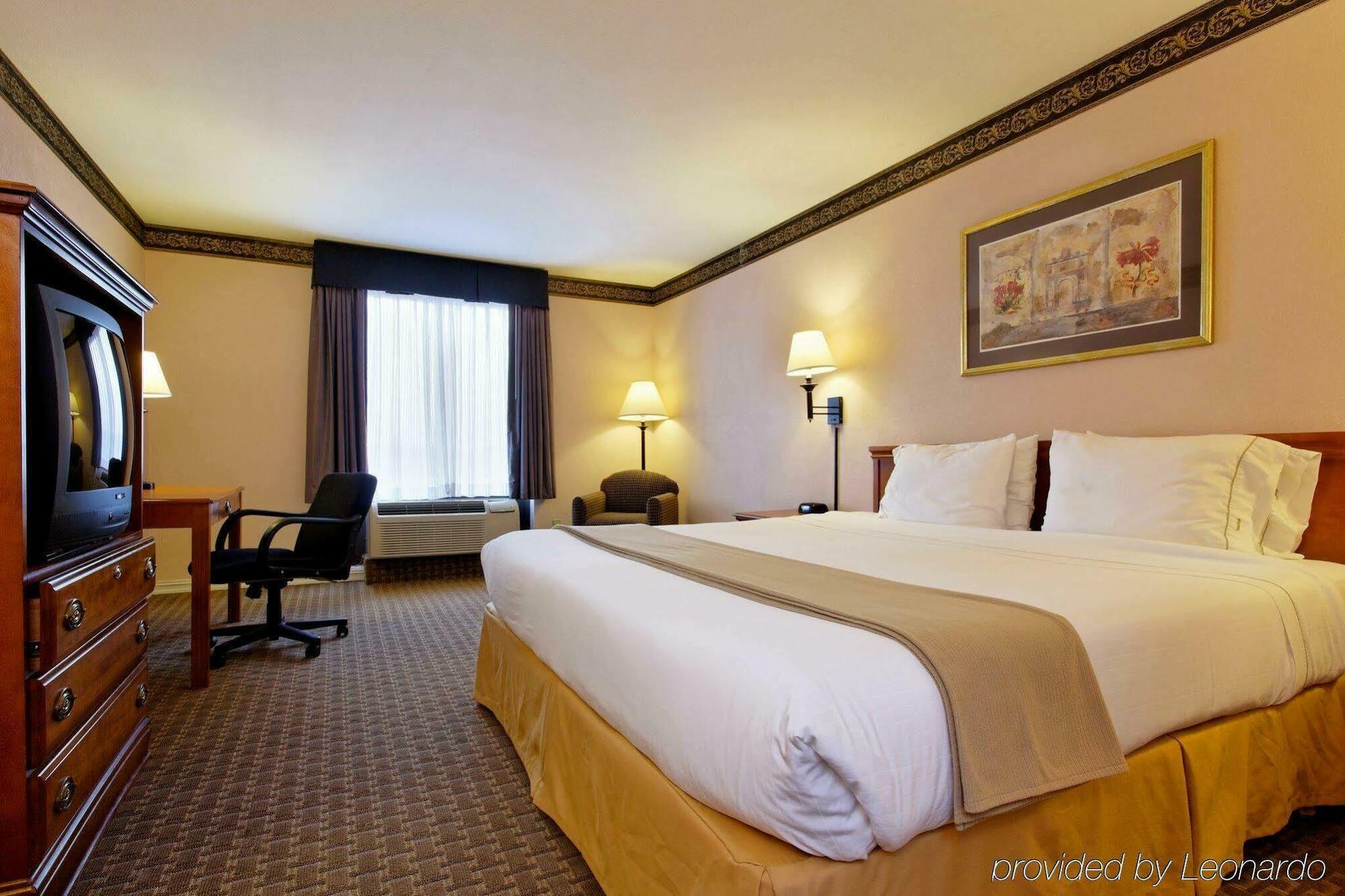 Holiday Inn Express North Tyler Bagian luar foto