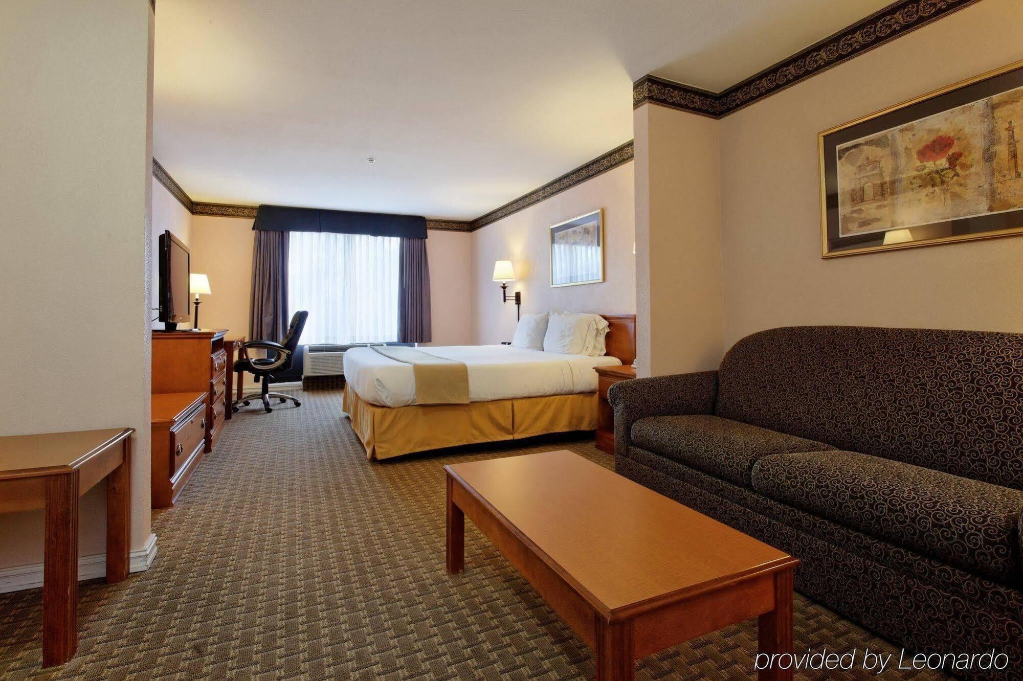 Holiday Inn Express North Tyler Bagian luar foto